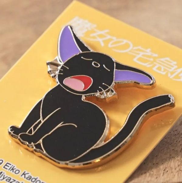 Kiki's kleiner Lieferservice Pin Jiji gähnend